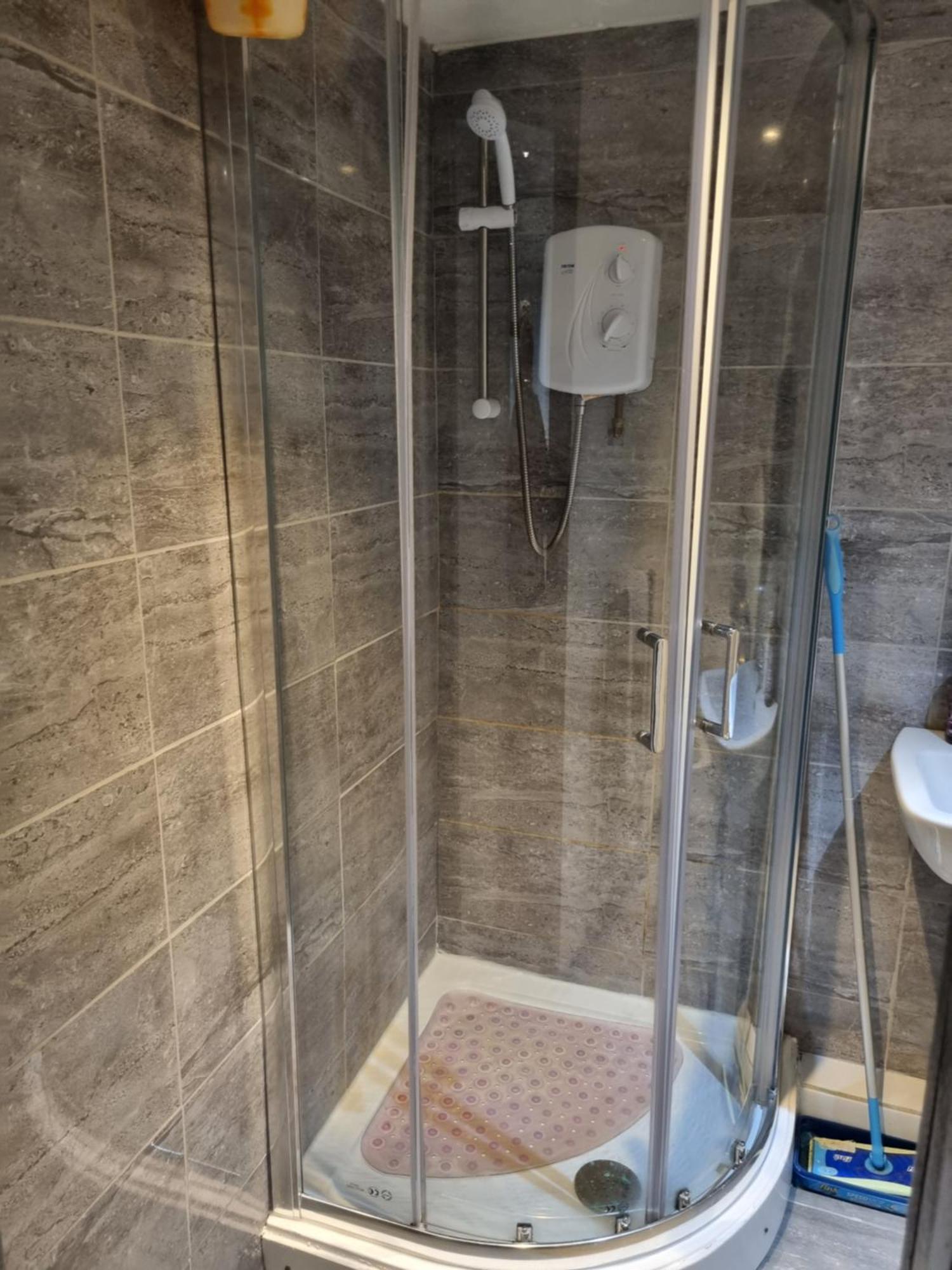 A Cosy Deluxe Size Studio With Queen Size And Sofa Bed Leilighet Leeds  Eksteriør bilde